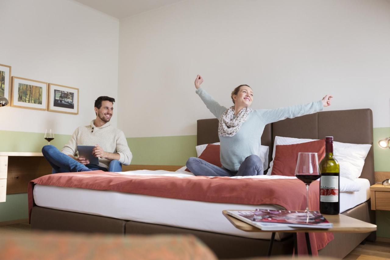Weingut & Gastezimmer EdelmannGöttlesbrunn エクステリア 写真