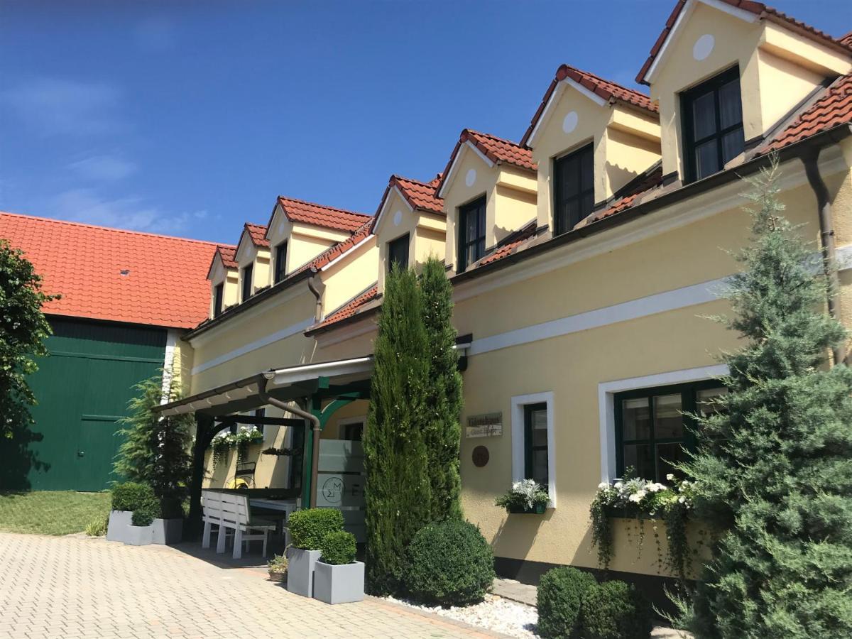Weingut & Gastezimmer EdelmannGöttlesbrunn エクステリア 写真